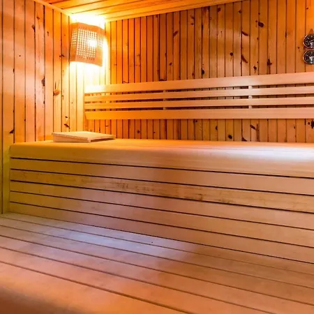 بيت للعطل St John's House With Private Pool, Gardens & Sauna *