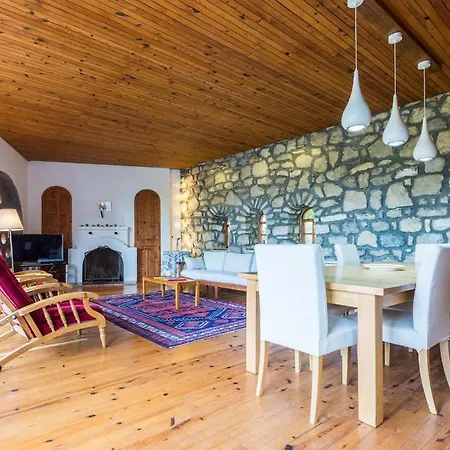 St John's House With Private Pool, Gardens & Sauna بيت للعطل سلجوك