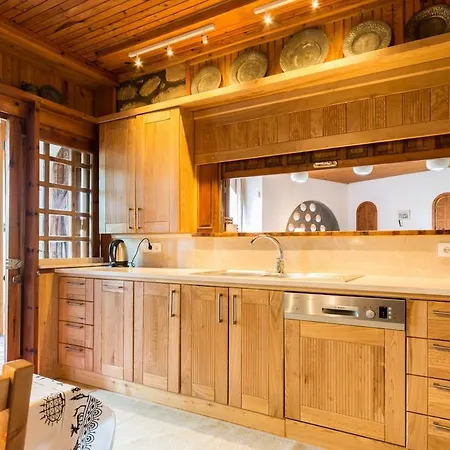 St John's House With Private Pool, Gardens & Sauna بيت للعطل