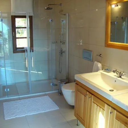 St John's House With Private Pool, Gardens & Sauna بيت للعطل