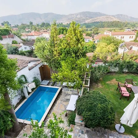 St John's House With Private Pool, Gardens & Sauna بيت للعطل سلجوك