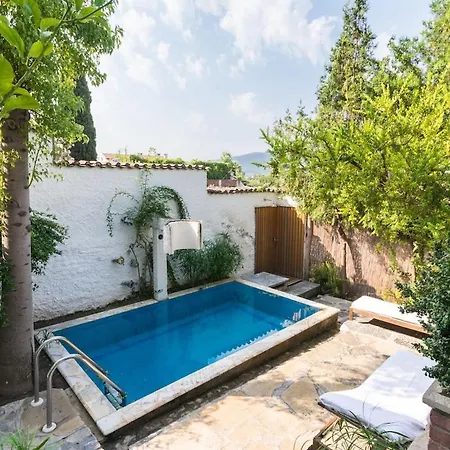 St John's House With Private Pool, Gardens & Sauna بيت للعطل