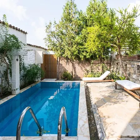 St John's House With Private Pool, Gardens & Sauna Ferienhaus