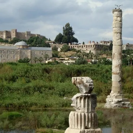 St John's House With Private Pool, Gardens & Sauna بيت للعطل سلجوك